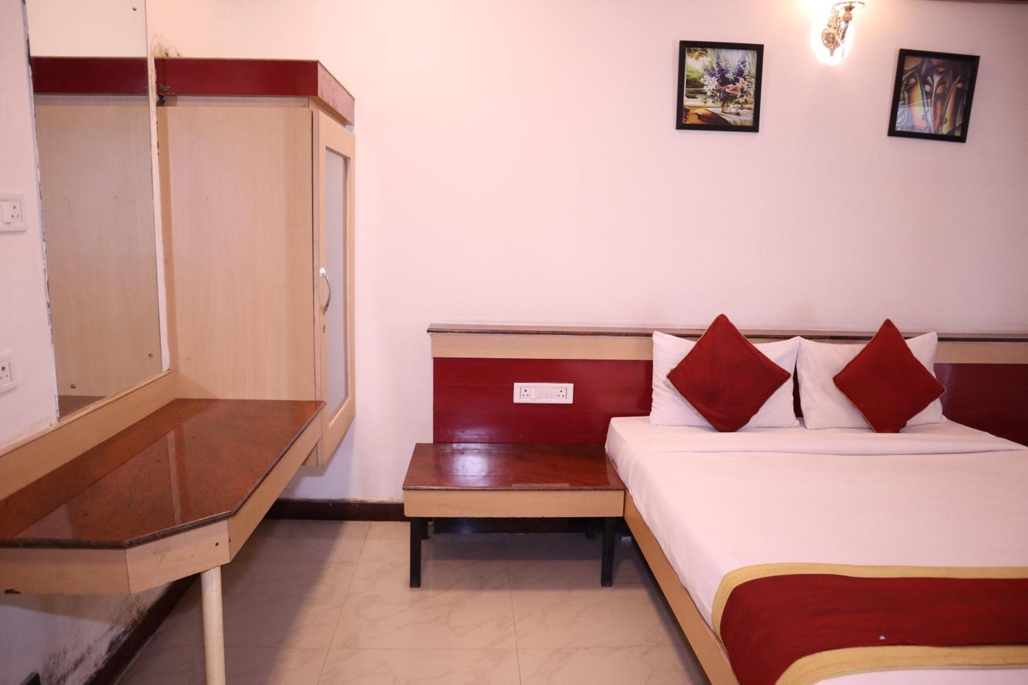 העיר בנגלור Sri Sai Ram Suites מראה חיצוני תמונה