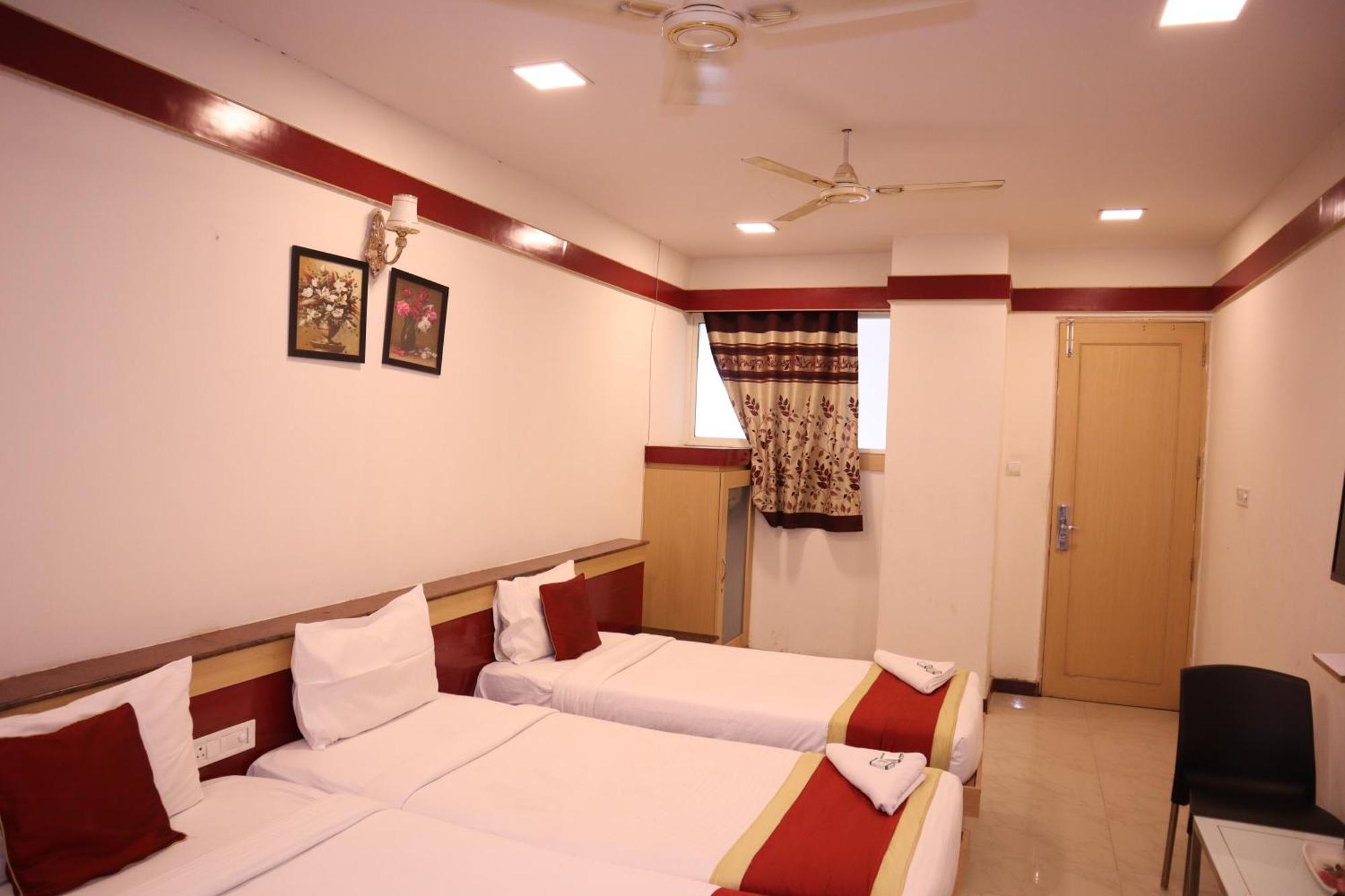 העיר בנגלור Sri Sai Ram Suites מראה חיצוני תמונה