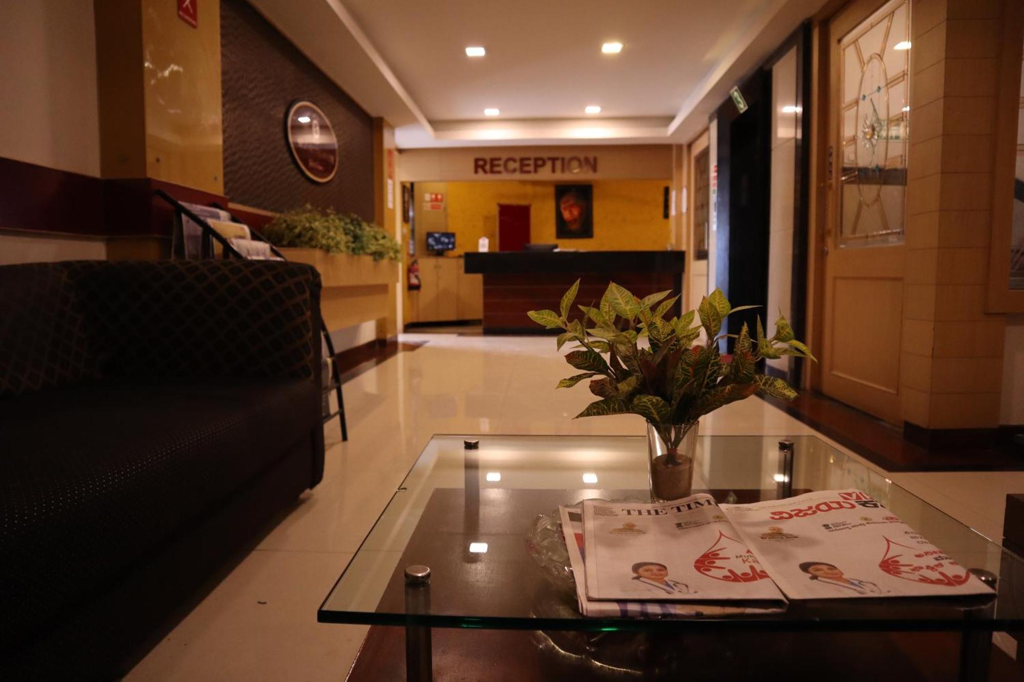 העיר בנגלור Sri Sai Ram Suites מראה חיצוני תמונה