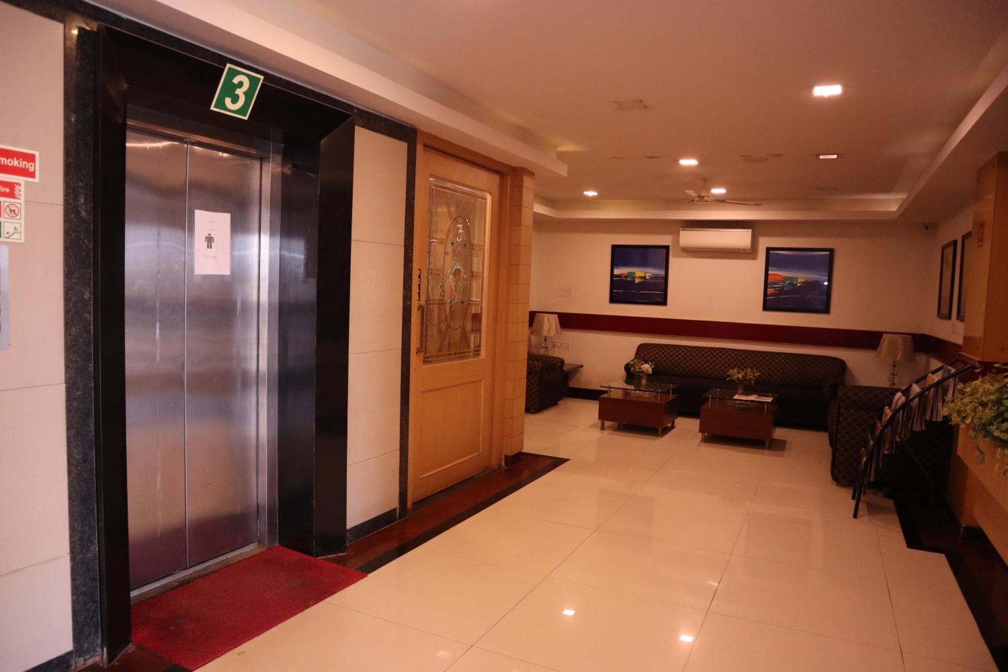 העיר בנגלור Sri Sai Ram Suites מראה חיצוני תמונה