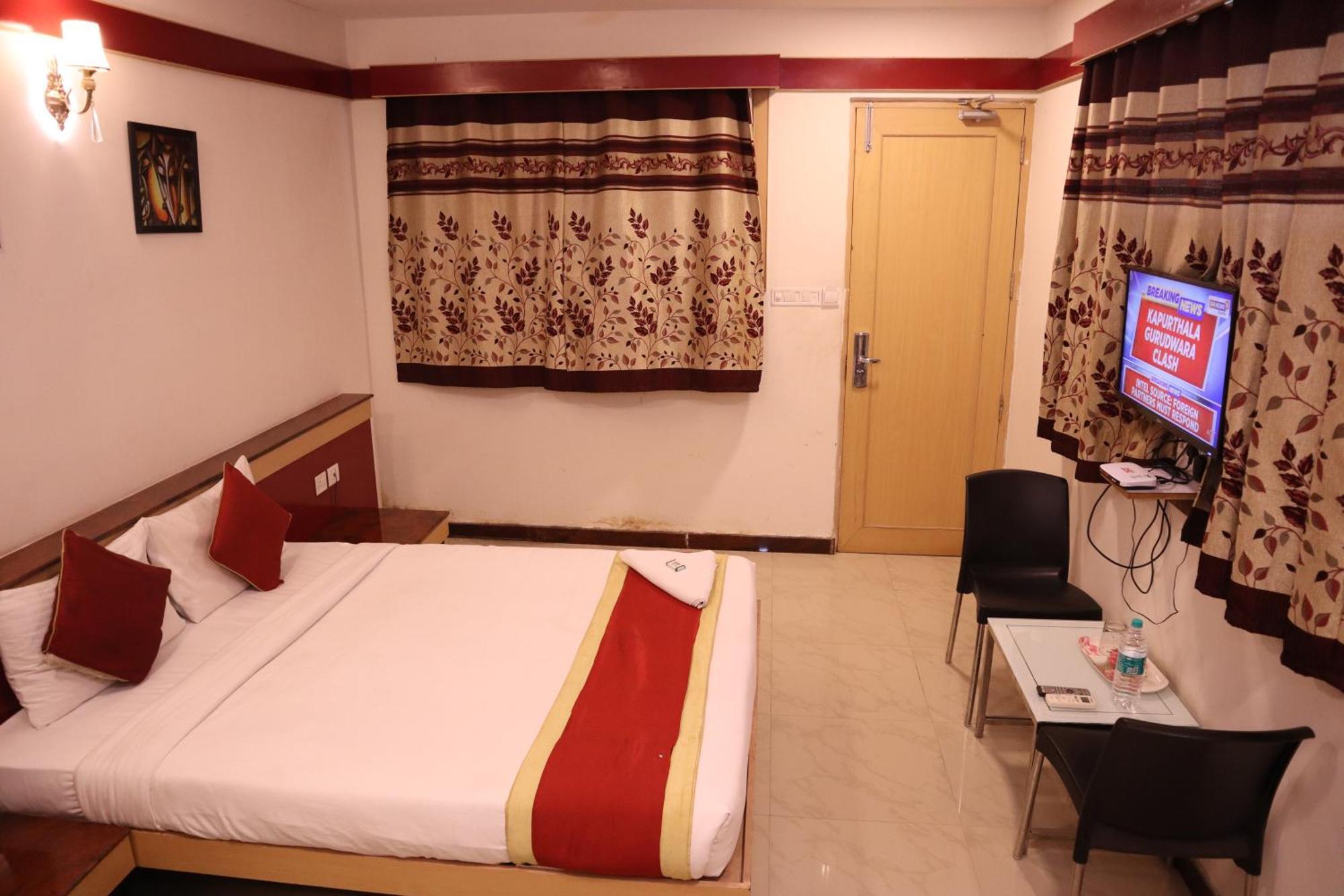 העיר בנגלור Sri Sai Ram Suites מראה חיצוני תמונה