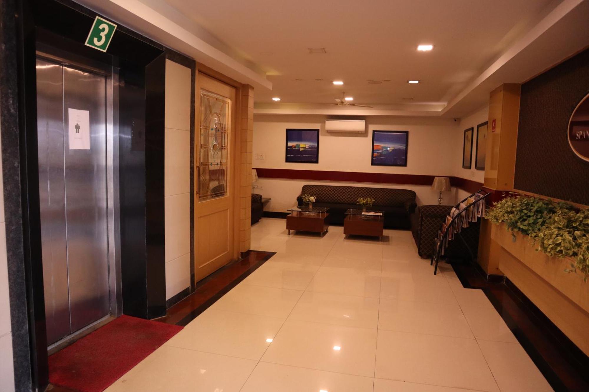 העיר בנגלור Sri Sai Ram Suites מראה חיצוני תמונה