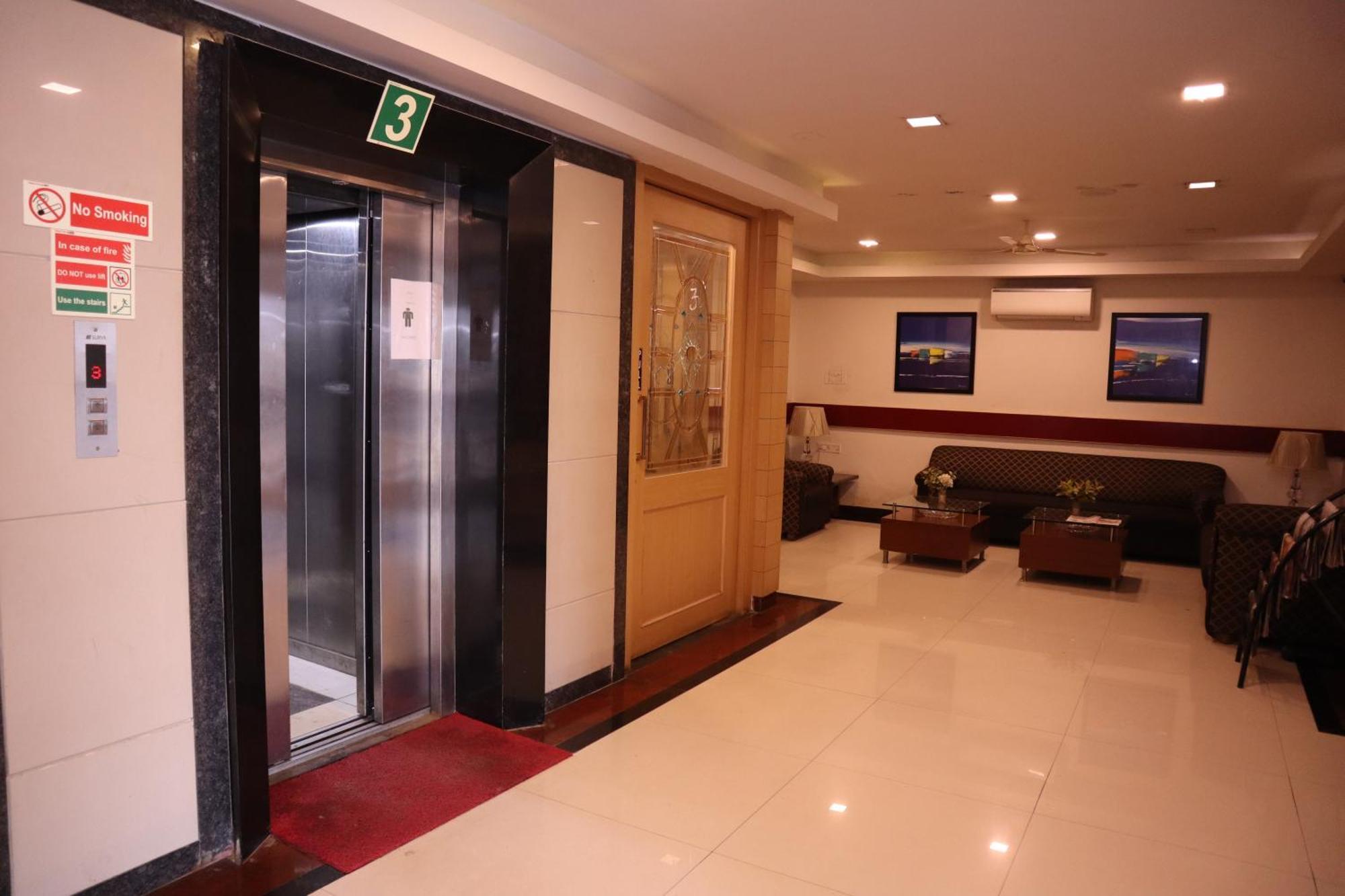 העיר בנגלור Sri Sai Ram Suites מראה חיצוני תמונה