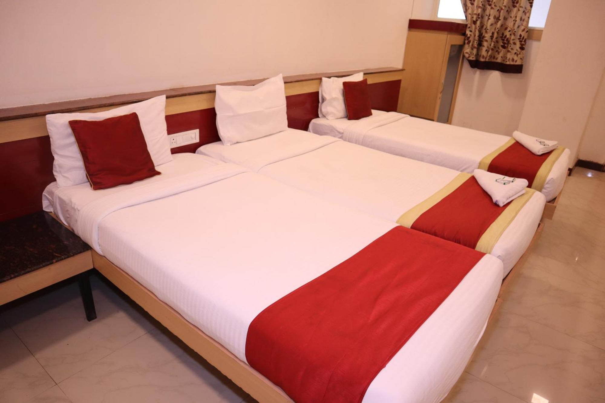 העיר בנגלור Sri Sai Ram Suites מראה חיצוני תמונה