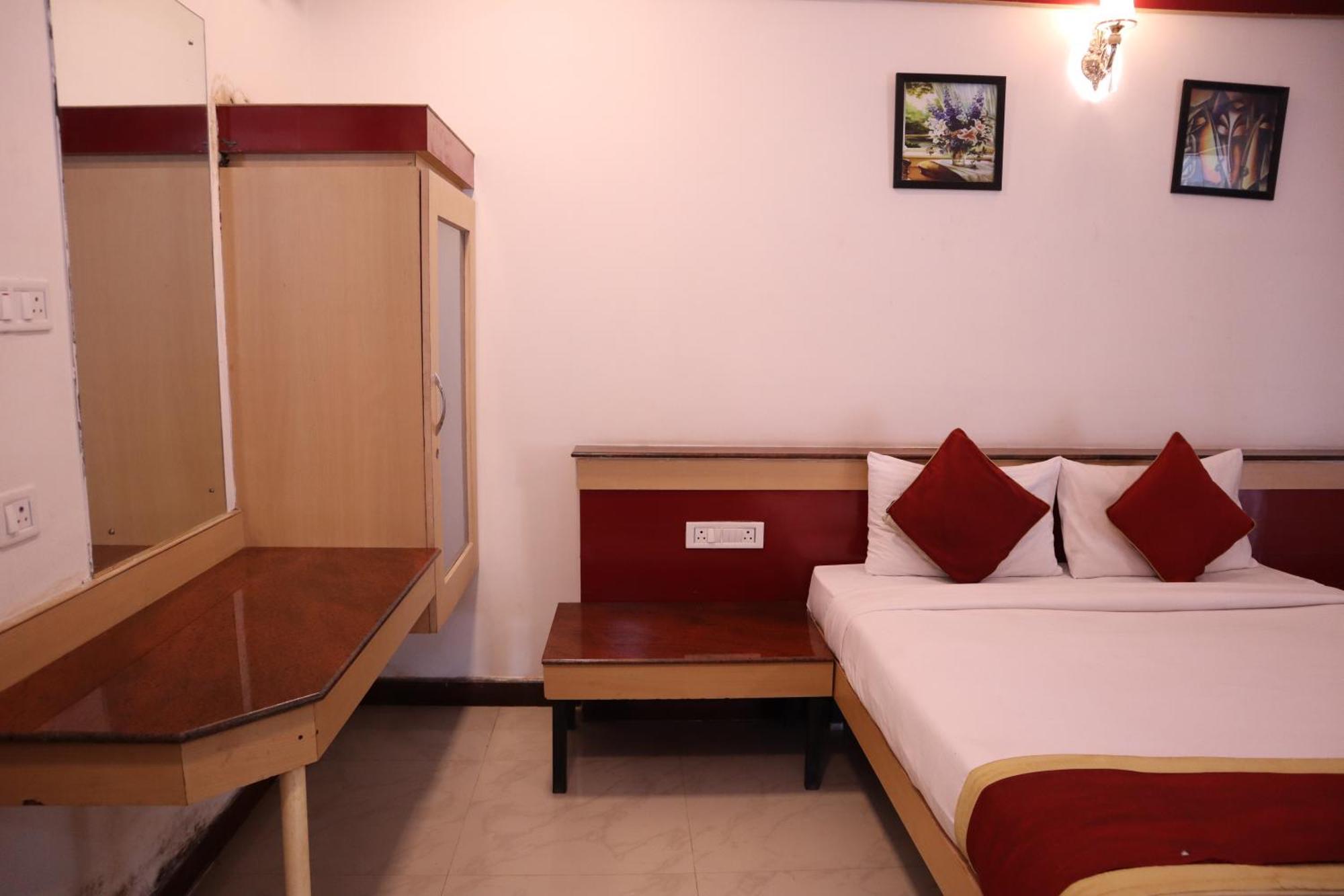 העיר בנגלור Sri Sai Ram Suites מראה חיצוני תמונה
