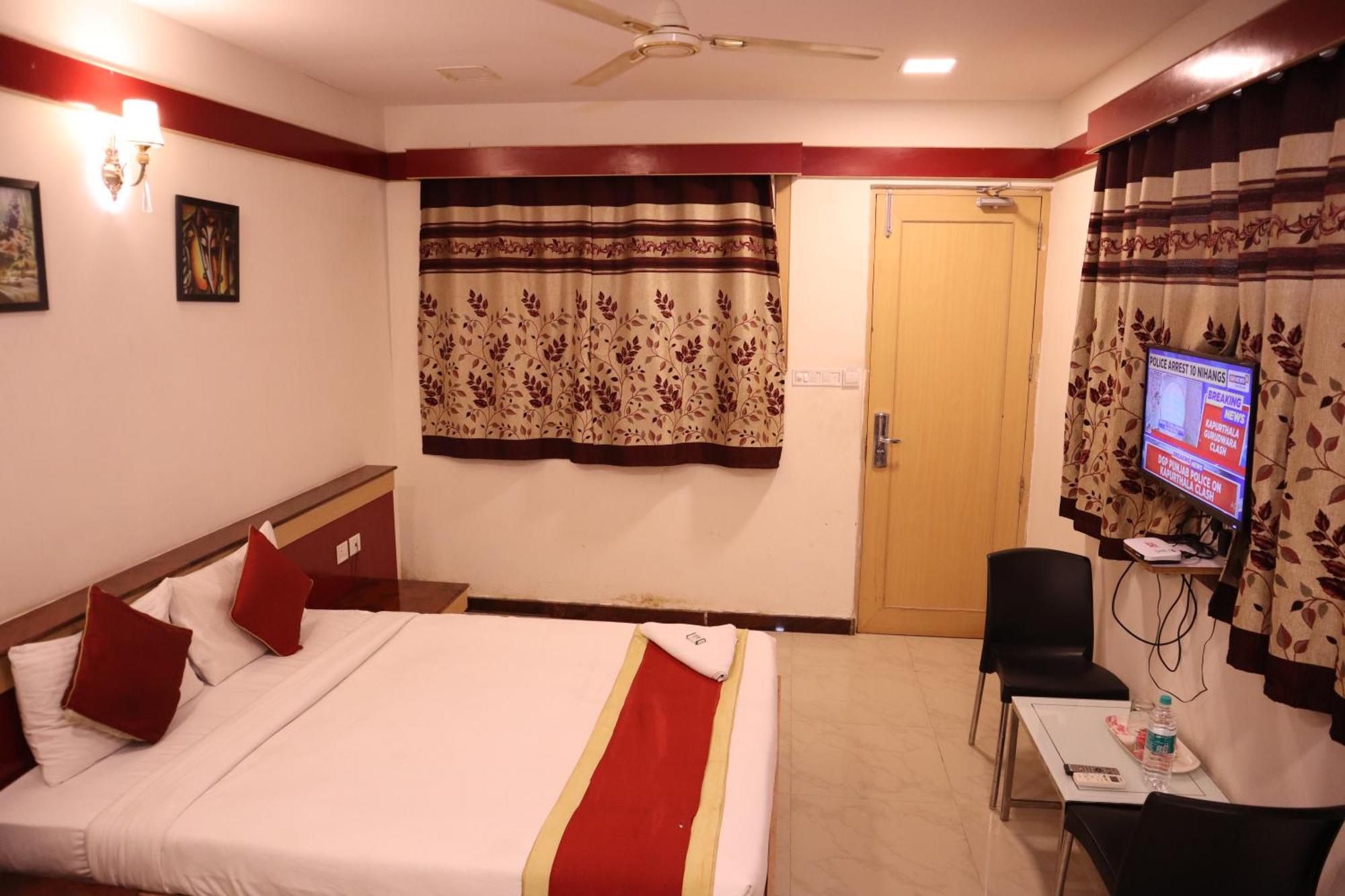 העיר בנגלור Sri Sai Ram Suites מראה חיצוני תמונה